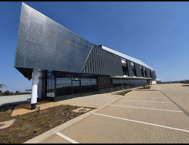18,756M² WAREHOUSE TO LET IN LONGLAKE